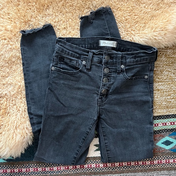 Madewell 9" Mid-Rise Skinny Jeans in Berkeley Black: Button-Through Edition - Picture 6 of 9